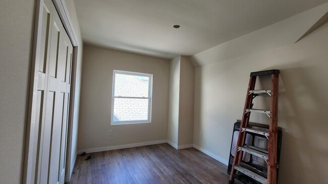Building Photo - 908 E Gorham St