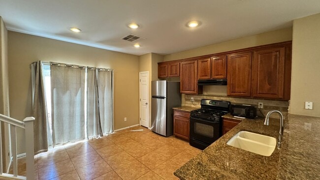 Building Photo - Welcome Home 2 master bedrooms