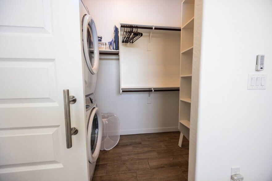 Building Photo - 456 S Jacana Ln