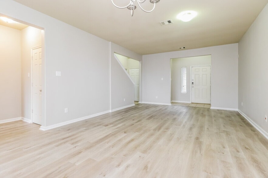 Building Photo - 13007 Echo Landing Dr