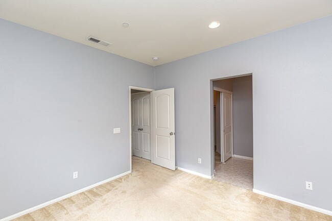 Building Photo - *** SPECTACULAR 3/2.5 TOWNHOUSE IN OTAY RA...