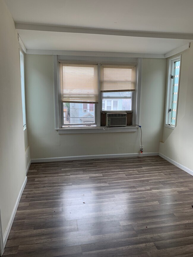 Building Photo - 156 Beach St