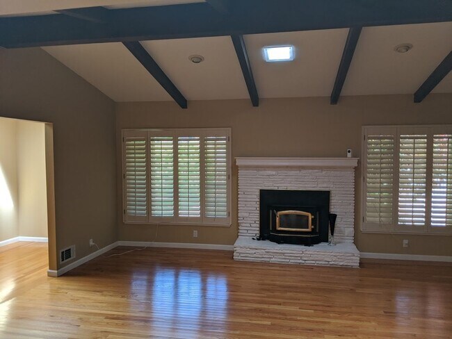 Building Photo - EMERALD HILLS - Premium updates thoughout including park like back yard