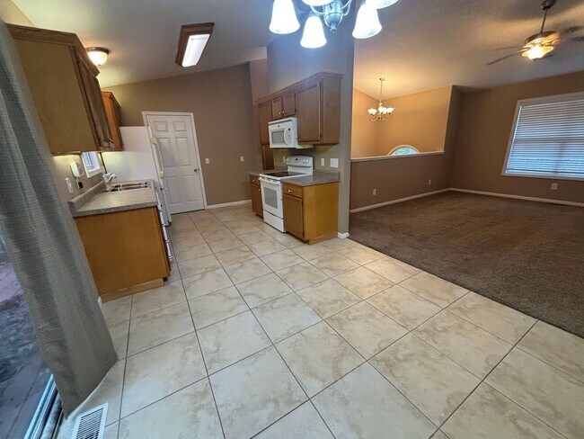 Building Photo - Beautiful 3 Bed • 3 Bath Split-Level Home — Lake Ozark, MO