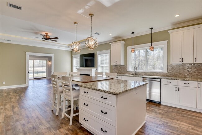 Building Photo - 400 Rish Store Rd