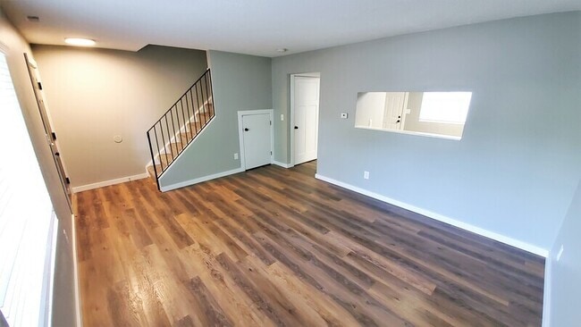Building Photo - 448 N 18th Ave