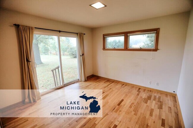 Building Photo - 1687 32nd Ave