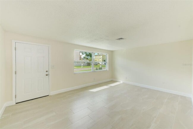 Building Photo - 178 175th Ave E