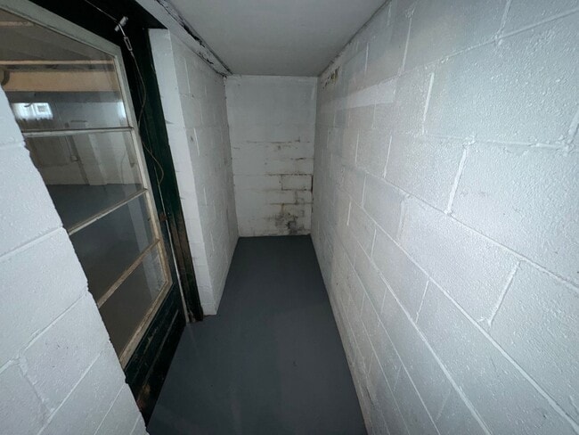 Building Photo - Move-In Ready Rental with Detached Garage