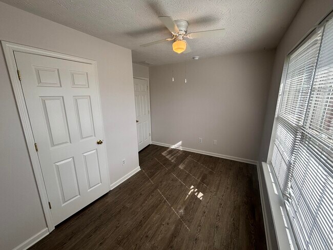 Building Photo - 312 Parker Pl