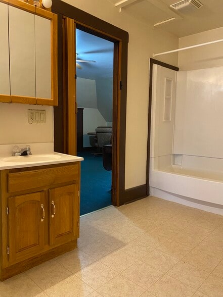 Building Photo - 241 W Pine St