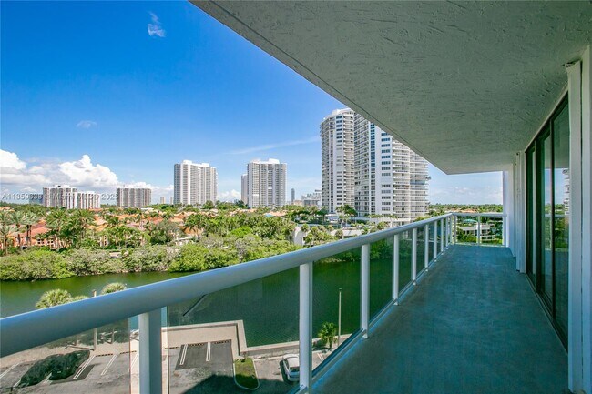 Building Photo - 20505 E Country Club Dr