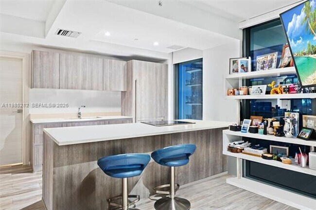 Building Photo - 801 S Miami Ave