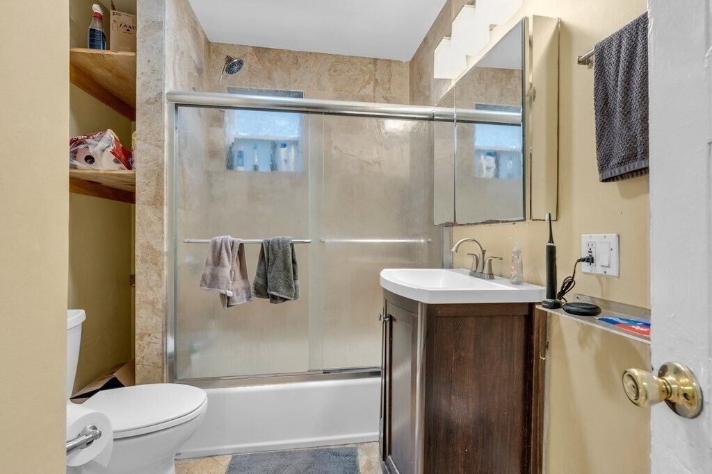 Building Photo - 160 Saint Alphonsus St