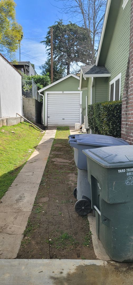 Building Photo - Glendale Awaits You