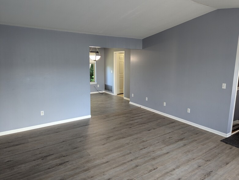 Building Photo - 20736 Williamson St