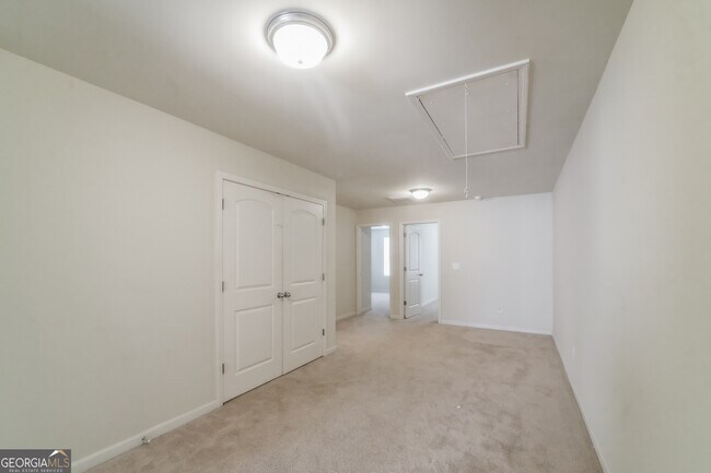 Building Photo - 304 Reedell Way
