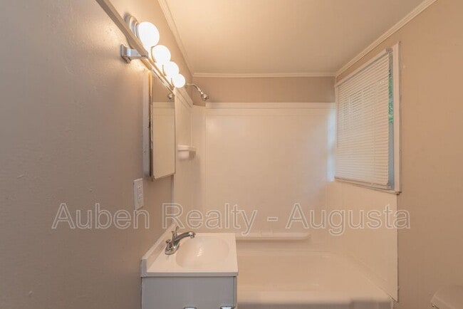 Building Photo - 3527 Bullock Ave