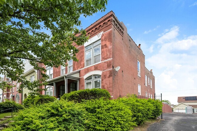 Building Photo - Henrietta Pl