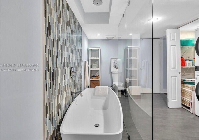 Building Photo - 6423 Collins Ave