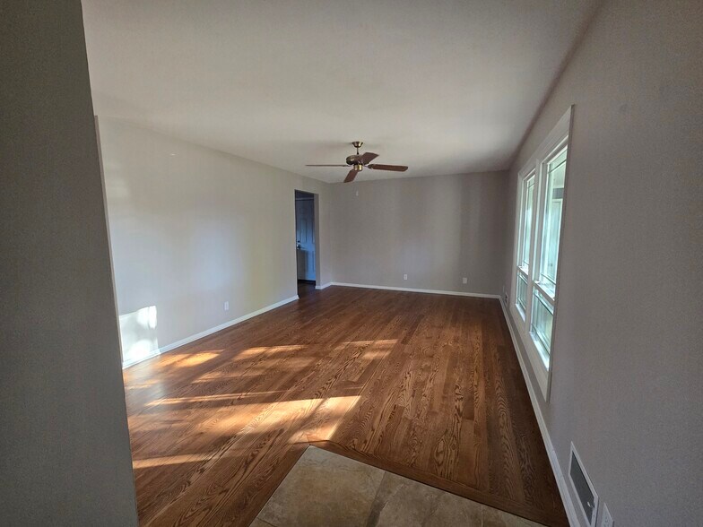 Building Photo - 711 Church St