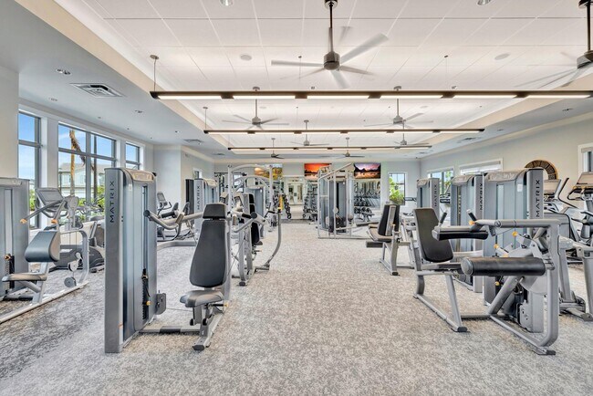 Building Photo - 4651 Pinehurst Trl E