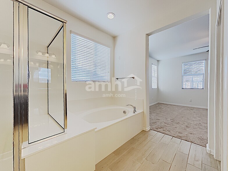 Building Photo - 2264 S Osborn Ln