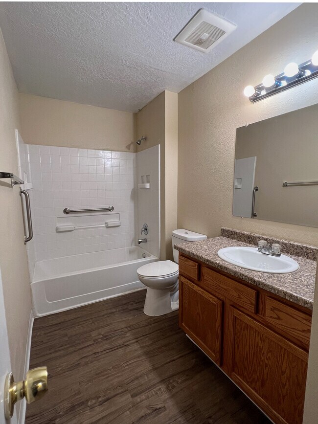 Building Photo - 1331 Ortiz Dr SE