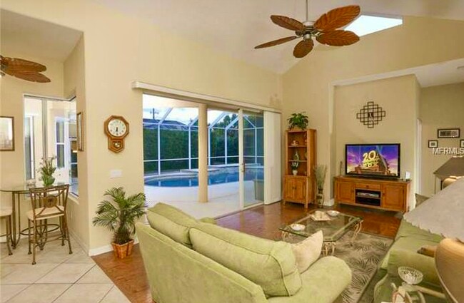 Building Photo - 692 Shadow Bay Way