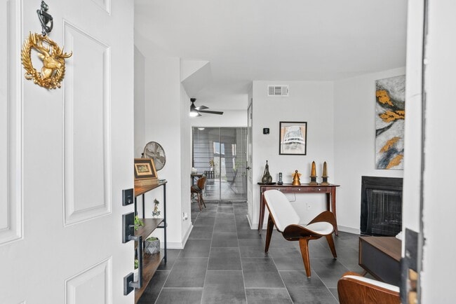 Building Photo - 3831 Landmark Dr