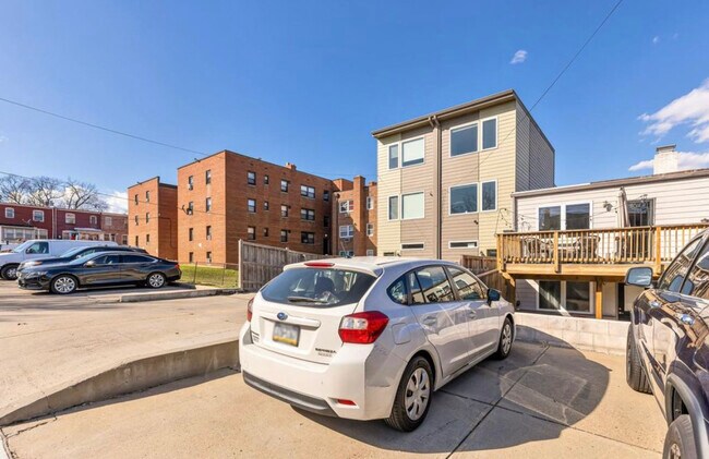 Building Photo - 710 Shepherd Rd NW