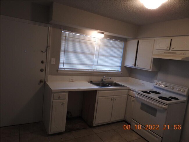 Building Photo - 6405 Westward St