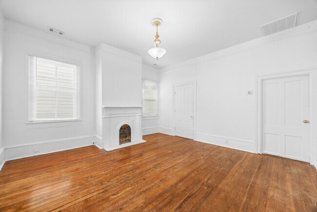 Building Photo - 112 E Anderson St