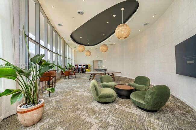 Building Photo - 700 NE 24th St