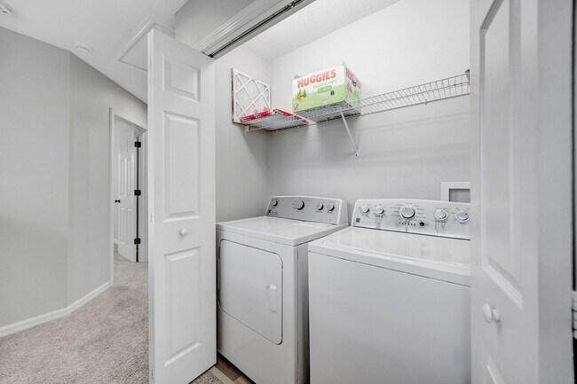 Building Photo - 3 Bedroom 2 Bathroom Townhouse