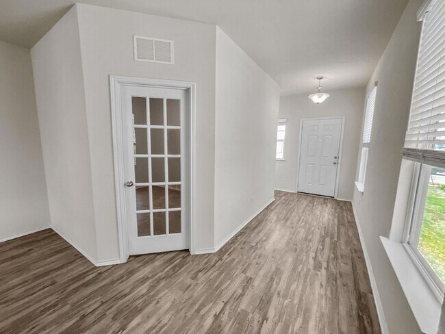 Building Photo - 595 Eves Necklace Dr.