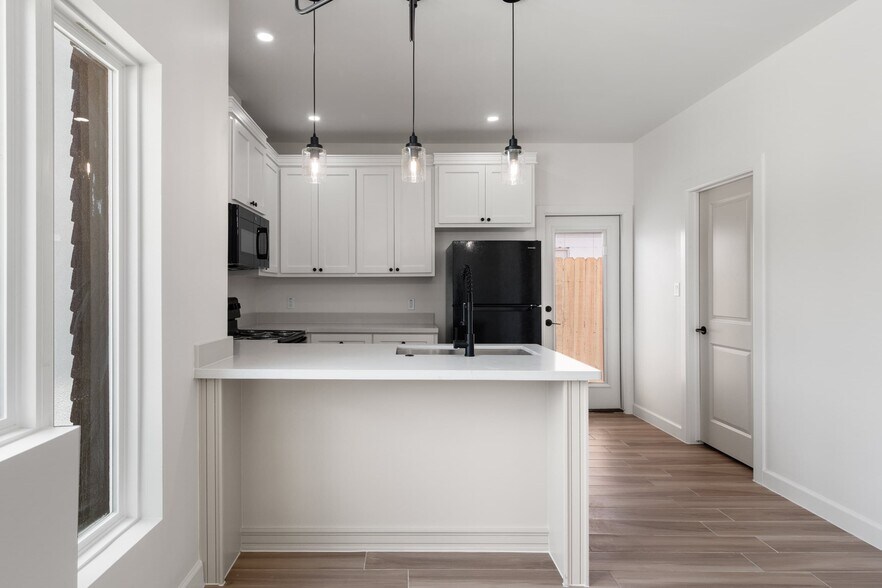 Breakfast Bar for Stools - 3601 Hidalgo Cir