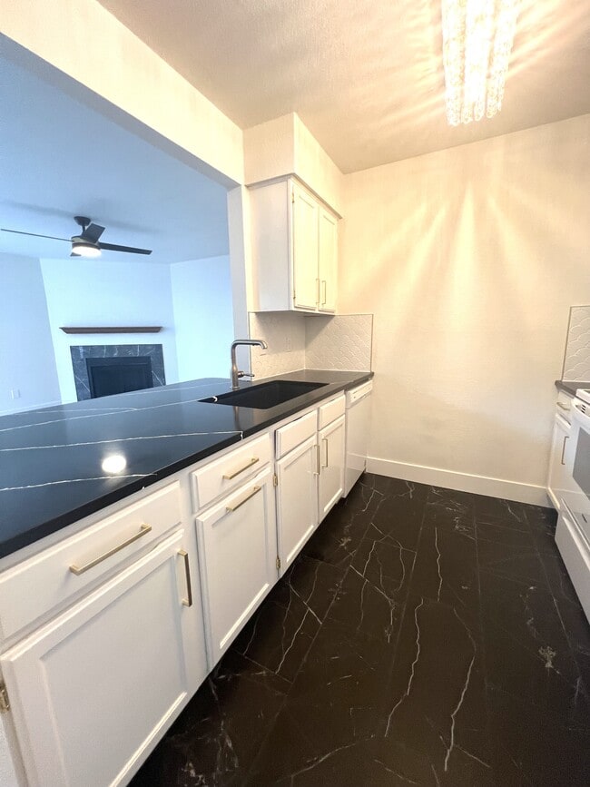 Building Photo - 3000 Chautauqua Ave