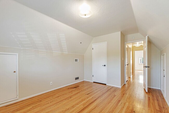 Building Photo - Elegant and Spacious 4Bedroom Sunnyvale Home
