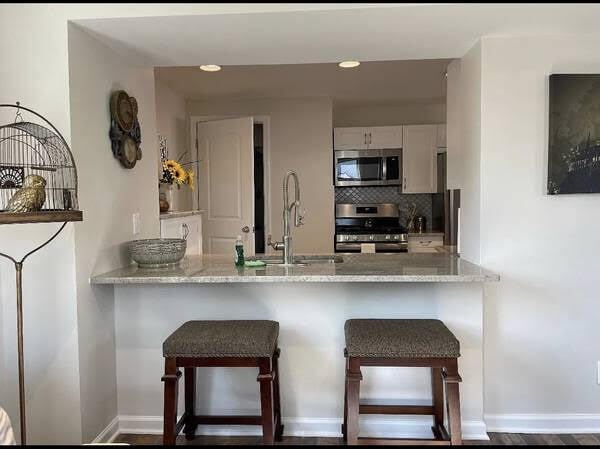 Building Photo - 3bed,2.5 bath Home w/Gated yard