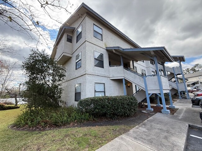 Building Photo - Charming two-bedroom, two-bathroom condo l...