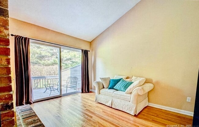 Building Photo - 136 Tunxis Village