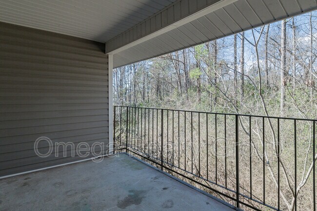 Building Photo - 1600 14th Ave E