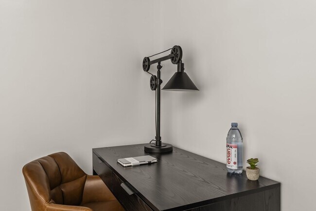 Building Photo - A 5 bedroom, 4 bathroom Fully Furnished Apartment at 1515 1/2 Selby Ave.