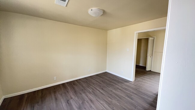 Building Photo - Remodeled 5 bedroom 3 bathroom home!!