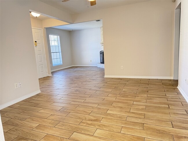 Building Photo - 2758 Foliage Green Dr