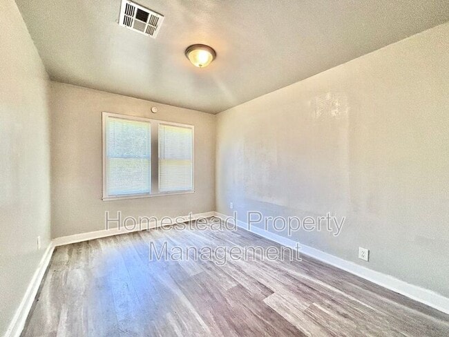 Building Photo - 1200 SW 28th St