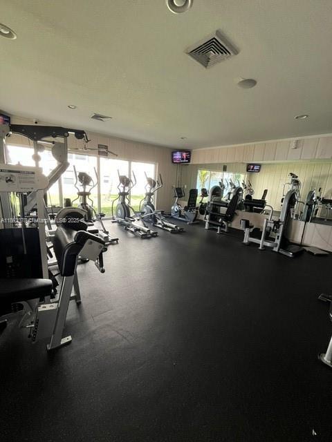 Building Photo - 1175 Miami Gardens Dr