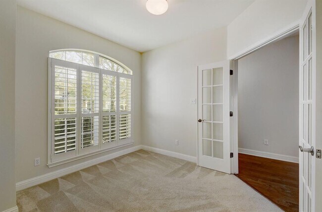 Building Photo - 1821 Village Oak Ct