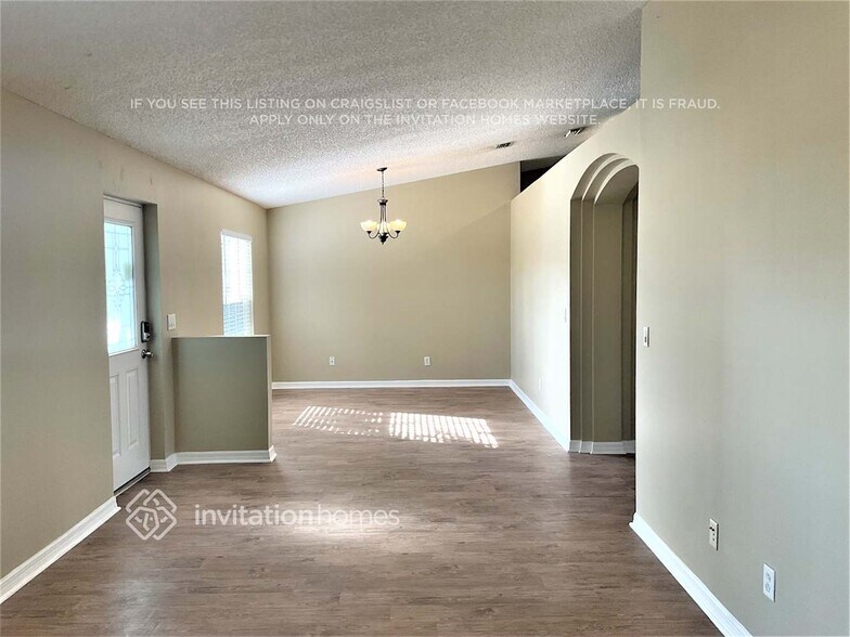 Building Photo - 1712 Laramie Cir